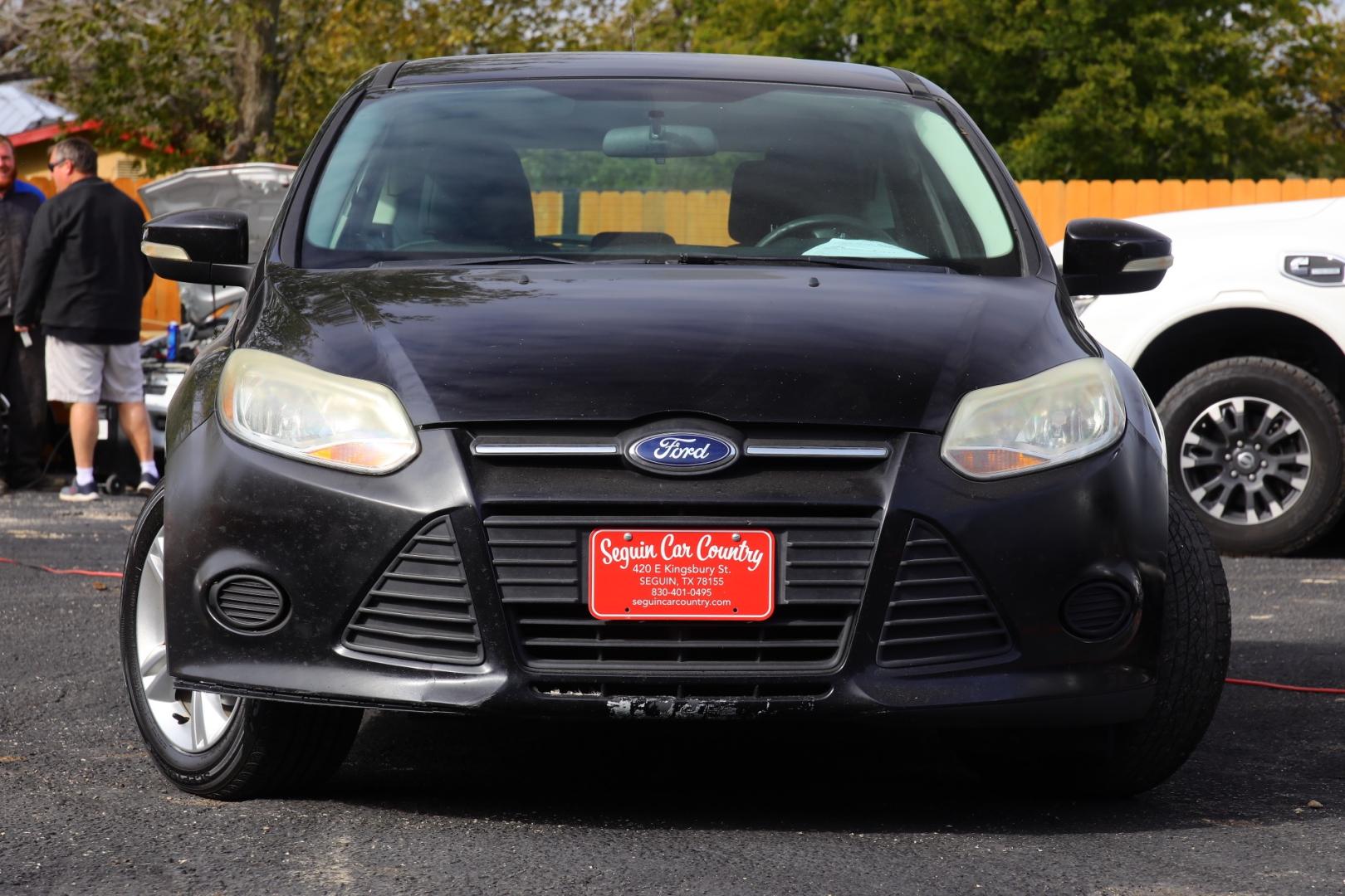 2014 BLACK FORD FOCUS SE Hatch (1FADP3K23EL) with an 2.0L L4 DOHC 16V engine, 5-SPEED MANUAL OR 6-SPEED AUTOMATIC transmission, located at 420 E. Kingsbury St., Seguin, TX, 78155, (830) 401-0495, 29.581060, -97.961647 - Photo#1